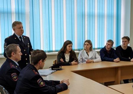 Встреча специалистов ЭКЦ УМВД России по Брянской области со студентами ЕГФ